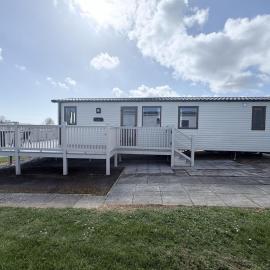 Caravan With A Spacious Decking Area At Sand Le Mere Park, Yorkshire Ref 71062Me, hotel in Tunstall