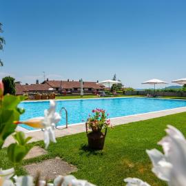 Orizzonte Azzurro Blue Collection - View & Pool, hôtel à Lesa