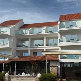 Viesnīca Hotel BOUTIQUE pilsētā Tisno