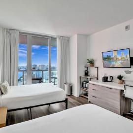 Charming Ocean View Waterfront Studio Resort 2609, hotel di Golden Isles