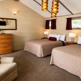 Room 12-2 Queen Suite-Woodland Motor Lodge