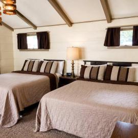 Room 14-2 Queen SuiteWoodland Motor Lodge, hotel en Grayling