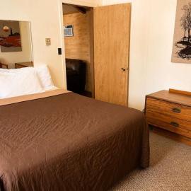 Cabin 19-Woodland Motor Lodge, hotel a Grayling