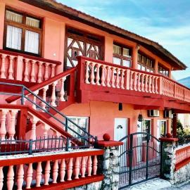 Villa Đuričić 200m od mora, hotel in Đenovići
