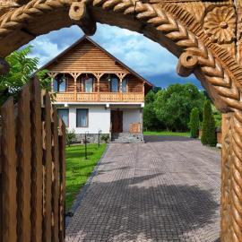 Acasa in Maramures، فندق في Fereşti