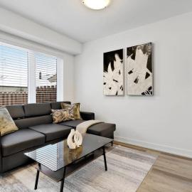 Family-Friendly Waterfront 3-Bedroom House Sleeps 8, hotel u gradu 'Welland'