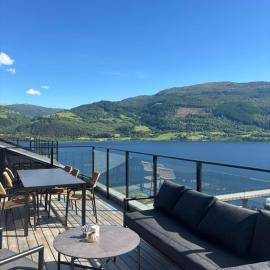Lake & mountain views - Luxury penthouse - Free parking