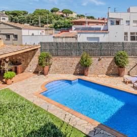 Costa Brava Villa with Private Pool, hotel a Mont-ras