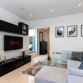 Stunning Newcastle Penthouse, Rooftop Views, Sleeps 6, hotel in Central Station