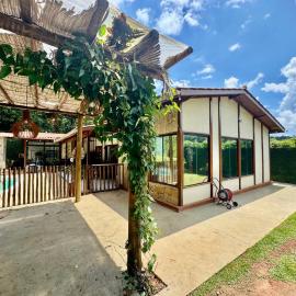 Casa Moderna e Espaçosa com Piscina e Lareira na Serra da Cantareira