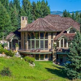 North Starr Chateau by Mountain Vacation Lodging - 7 Bedroom Suites, Game Room, Home Theater & more