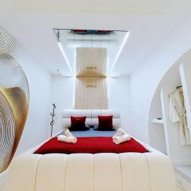 Love Room X - Jacuzzi, Sauna & Pièce Secrète, hotel i Gignac