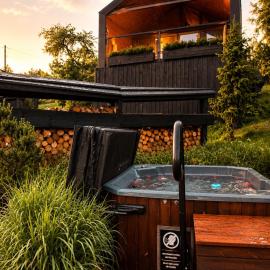 Grey Deer - z prywatnym SPA - by Deer Hills Luxury Apartments, hotel in Kocoń