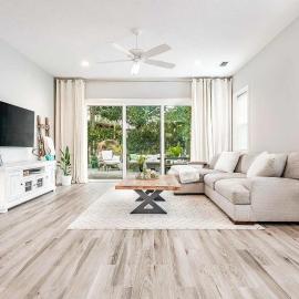 Luxe at Le Beach - Sleeps 12 Spacious WIFI TV, hotel in Jacksonville Beach