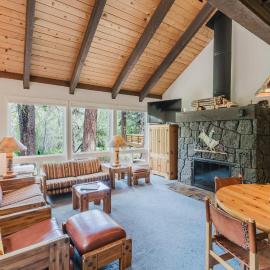 Black Butte Retreat w Resort Amenities Near Hiking and Bike Trails