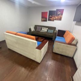 Departamento completo de 4 habitaciones con parqueadero sala comedor y cocina, hotel a Cuenca