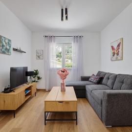 Cozy Garden house by MN Property, hotel di Škaljari