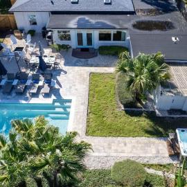Poolside Palms - Team Joseph Ellen, hotel in Jacksonville Beach