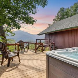 4BR in Maggie Valley Golf Club, Game Room, Hot Tub, hotel in Maggie Valley