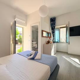 B&B Edda Maison Centralissimo sul Lungomare con Posto Auto e Giardino Privato