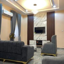 1B Luxury Apartment, hotel a Karu