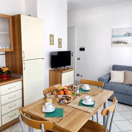 TRILOCALE CON SPAZIO ESTERNO 40 M DAL MARE (PT), ξενοδοχείο σε San Vincenzo