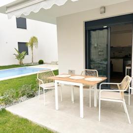 Sea Shell Apartment - Paralia Ofriniou, Swimming pool, Starlink WIFI, hotell sihtkohas Orfánion