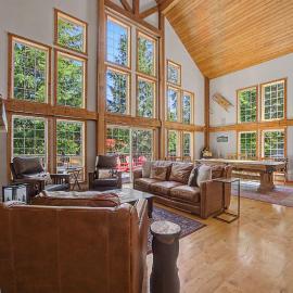 Lazy Bear Lodge · Spacious 6BR Lodge with Chef's Kitchen, Hot Tub, Golf Views and more