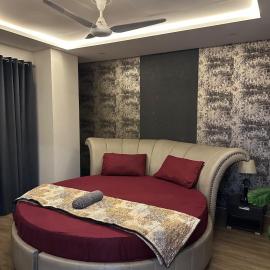 The crimson round bed luxe suite, hotel in Rawalpindi