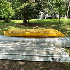 Relaxing lakeside retreat with boathouse, dock, deck, firepit and screened porch, hotel di Bumpass