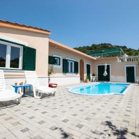 Family-friendly apartments with swimming pool Okrug Donji, Ciovo - 25498