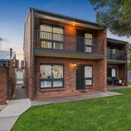 Spacious Hills Retreat with City Convenience