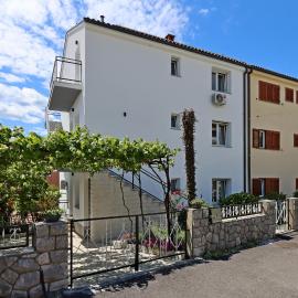 Apartments with parking space Crikvenica - 25943