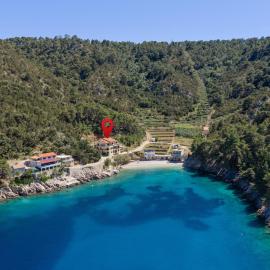Apartments by the sea Cove Mala Pogorila, Hvar - 25261, hotel a Bogomolje
