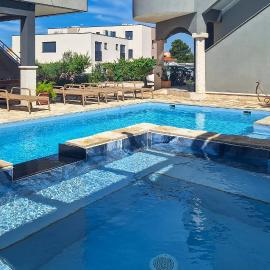 Beach Front Home In Brodarica With Wifi