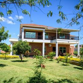 The WH BnB - Luxury Modern Villa in Lilongwe, hotel in Lilongwe