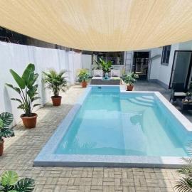 Villa with a poola 10-minute walk to the beach, hotel u gradu Pooc