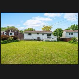 Beautiful Family-Friendly privet basement, hotel in Brossard