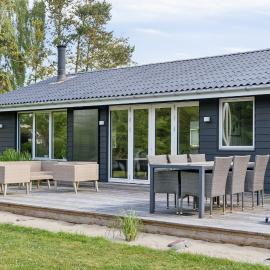 Spacious Cottage Close To Enebærodde, hotel a Otterup