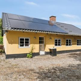 Idyllic Old Cottage With Low Ceilings, hotel en Bredebro