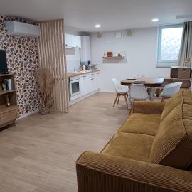 Studio climatisé avec terrasse à 2 min de la plage et du lac