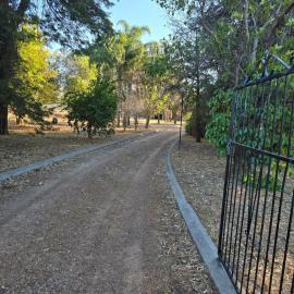 Sansa Farmhouse, Hotel in Kelmscott