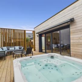 Villa Boréal with spa in the heart of St Gilles, hotel in Saint-Gilles-Croix-de-Vie