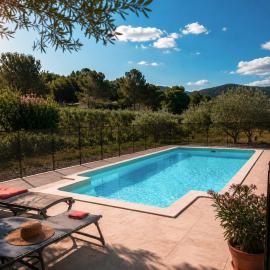 Villa La Muse avec piscine privée et chauffée, hotel in Sablet