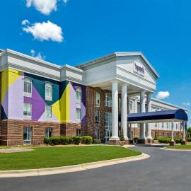 Spark by Hilton Tuscumbia Muscle Shoals، فندق في Tuscumbia