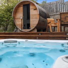Glenisla, Aviemore, fantastic location with sauna and hot tub โรงแรมในอาวีมอร์