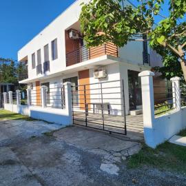 Rio cottage apartment, hotel in Ureki