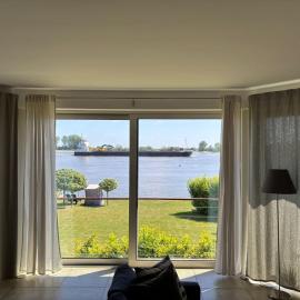 NAUTIK STRANDAPARTMENTS Luxuswohnung Atlantik، فندق في بريك