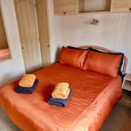 Cabin Sleeps 4 with Parking, hotel i Forfar
