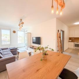 Simcity 12 I Square, garage parking, balcony, self check in just 5 min walk to the Old Town